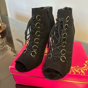 Candie’s CalavanBlack Lace-Up Ankle Booties